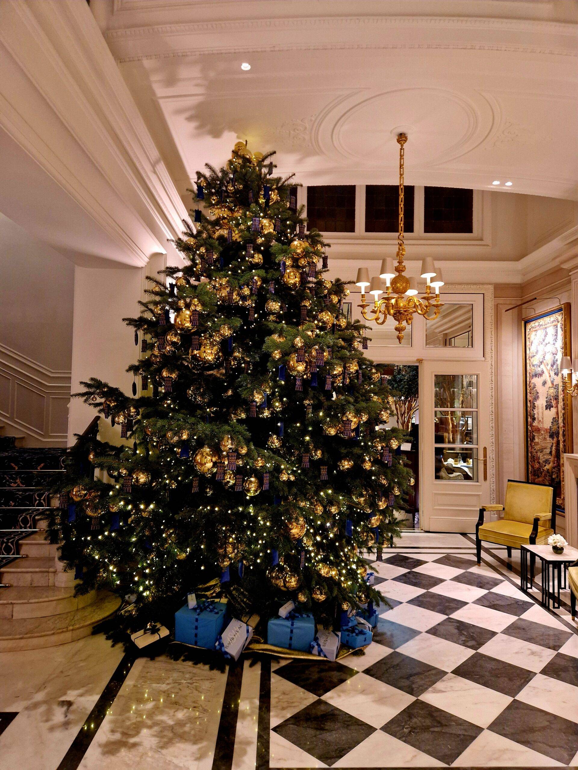 A traditional Omani meal served on a large table, showcasing hospitality, etiquette, and Omani culture